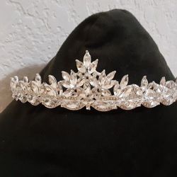 Beautiful Tiara/Hair Accessories/Wedding Day/Prom Hair Updo Tiara