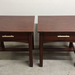 like new wooden and tables 24”wx18”dx24”h like new wooden end tables