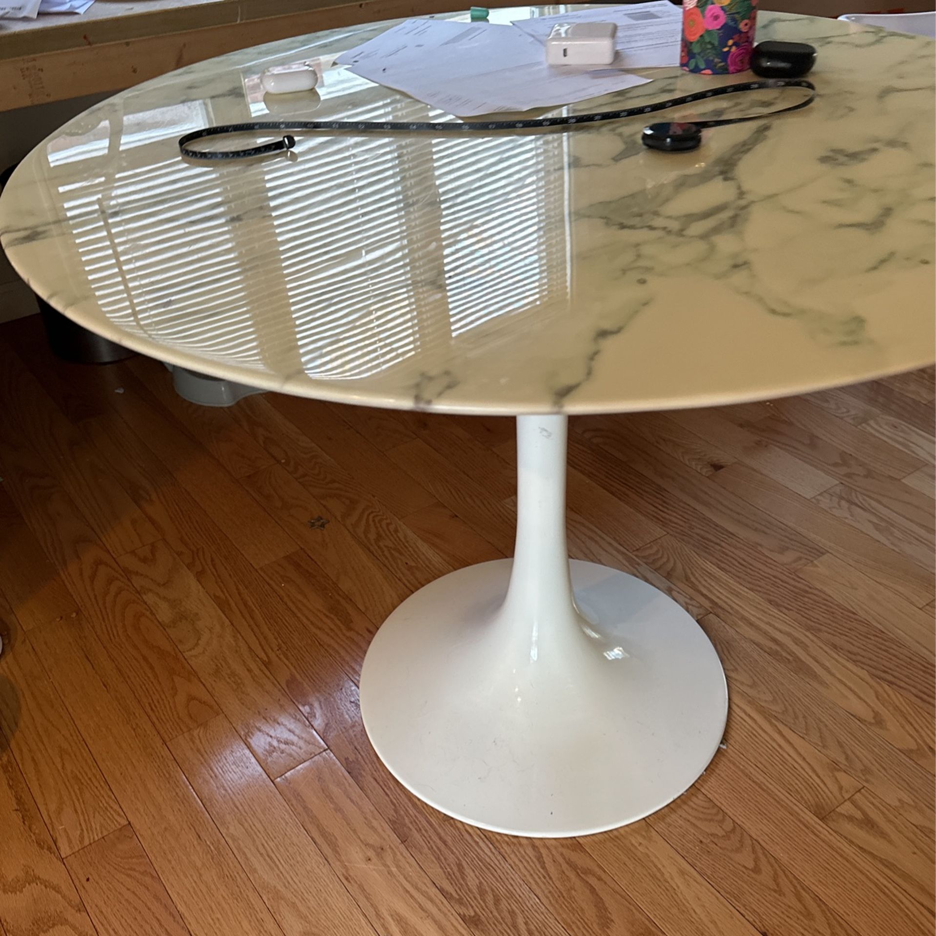 Marble Tulip Table-round