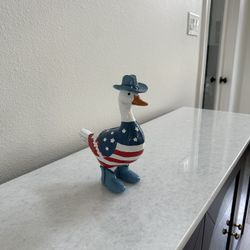 Stars & Stripes 2026 Patriotic Goose American Flag Pattern Figurine