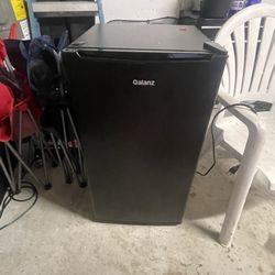 mini fridge 