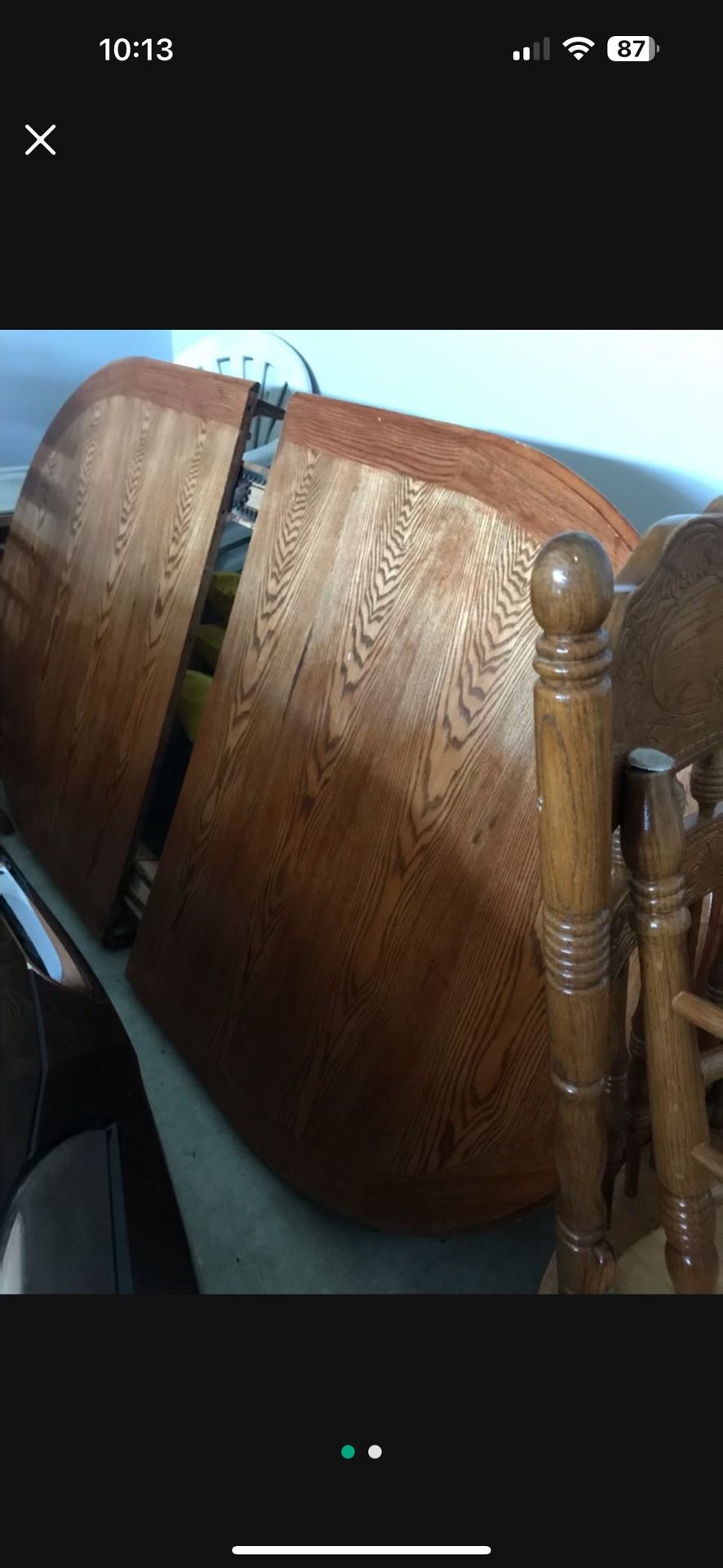 Oak table set includes table with leaf and 6 chairs