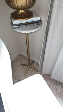 Sound bar LG/ side table / toy wall shelf