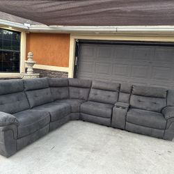 Beautiful seminew microsuede grey 6 piece sectional in great condition end sides recline must see asking 850