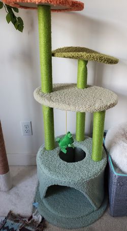 Cute flower cat/kitty tower/tree! Thumbnail