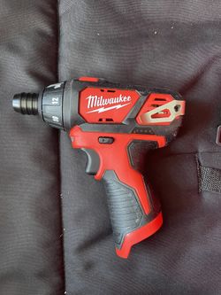 Milwaukee M12 Screwdriver