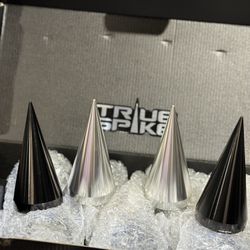 Set True Spikes For Dually Wheels In Stock 32 Pcs Polished & Black / Tuercas Spike Para Rines Dually