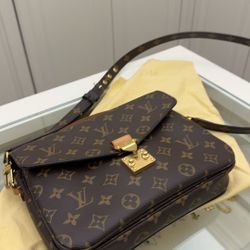 Ladies' handbag shoulder bag, very beautiful, the best gift