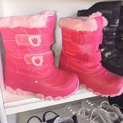 SNOW BOOTS