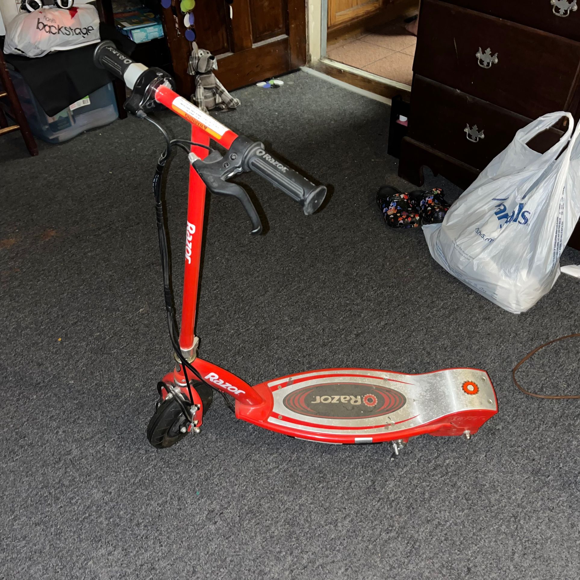Razor E175 Motorized 24 Volt Rechargeable Electric Power Kids Scooter
