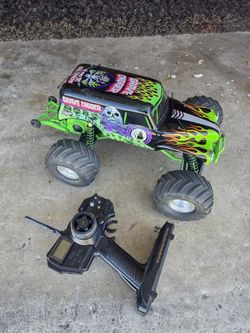 Traxxas Grave Digger Monster Jam Edition RC Car 