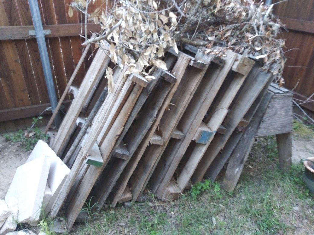 FREE2 Wood Pallets for Sale in San Antonio, TX OfferUp