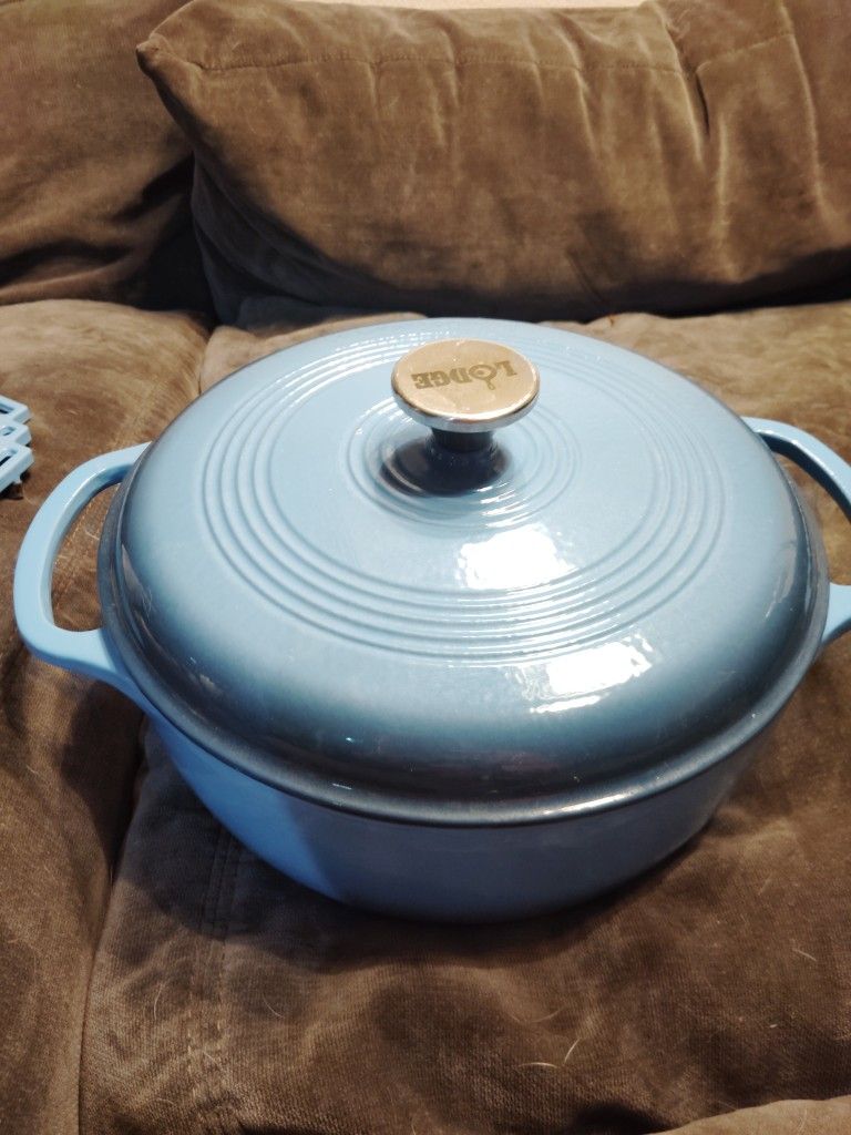 Lodge Dutch Oven W/Trivet (New)