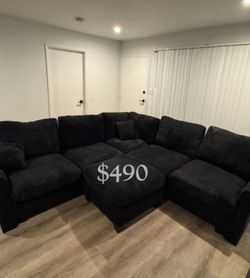 Stunning! Black sectional sofa with ottoman