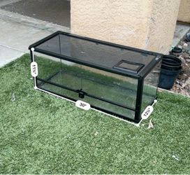 Lizard tank/ 20 gallons aprox