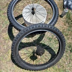 24 Inch Wheel Set With 7 Speed, Fat Tires