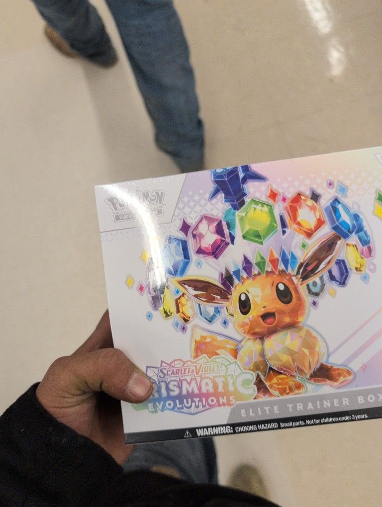 Prismatic Evolution Trainer Box
