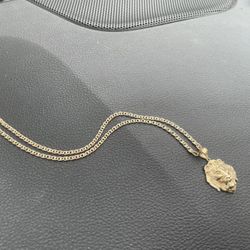 10K mariner link chain & 10K lion pendant 