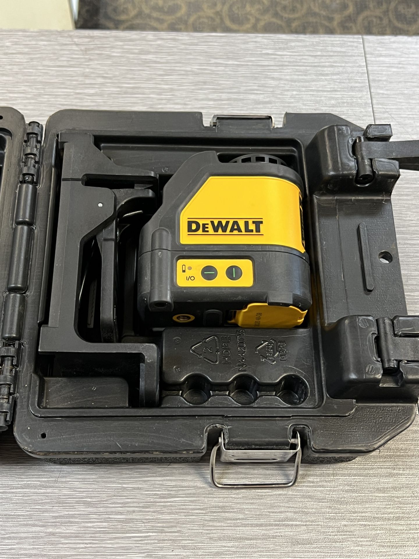 Dewalt DW088CG Green Cross Line Self-Leveling Laser