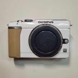 Olympus E'PL1 "Body Only"