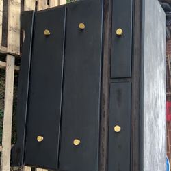 Dark Dresser 