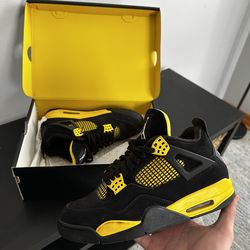 Jordan 4 Yellow Thunder size 9