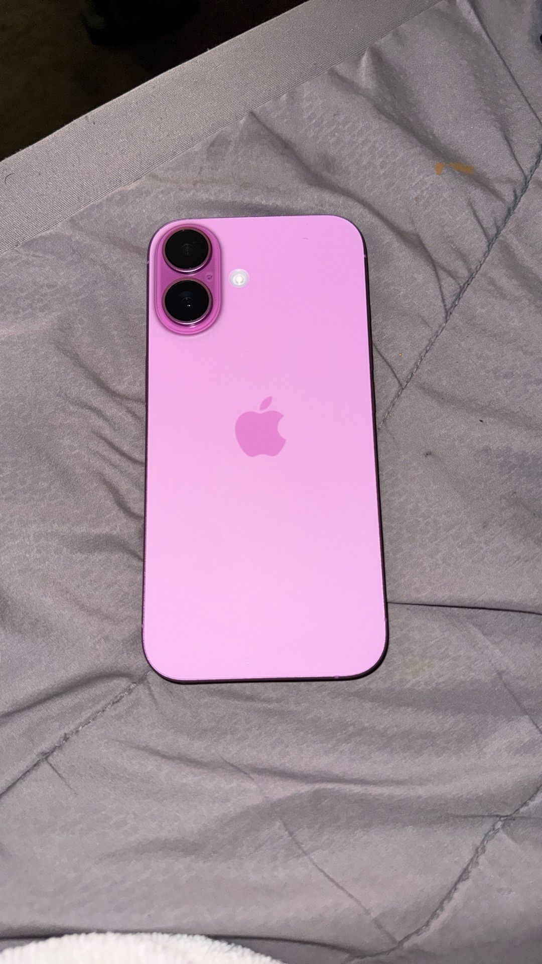 128 GB iPhone 16