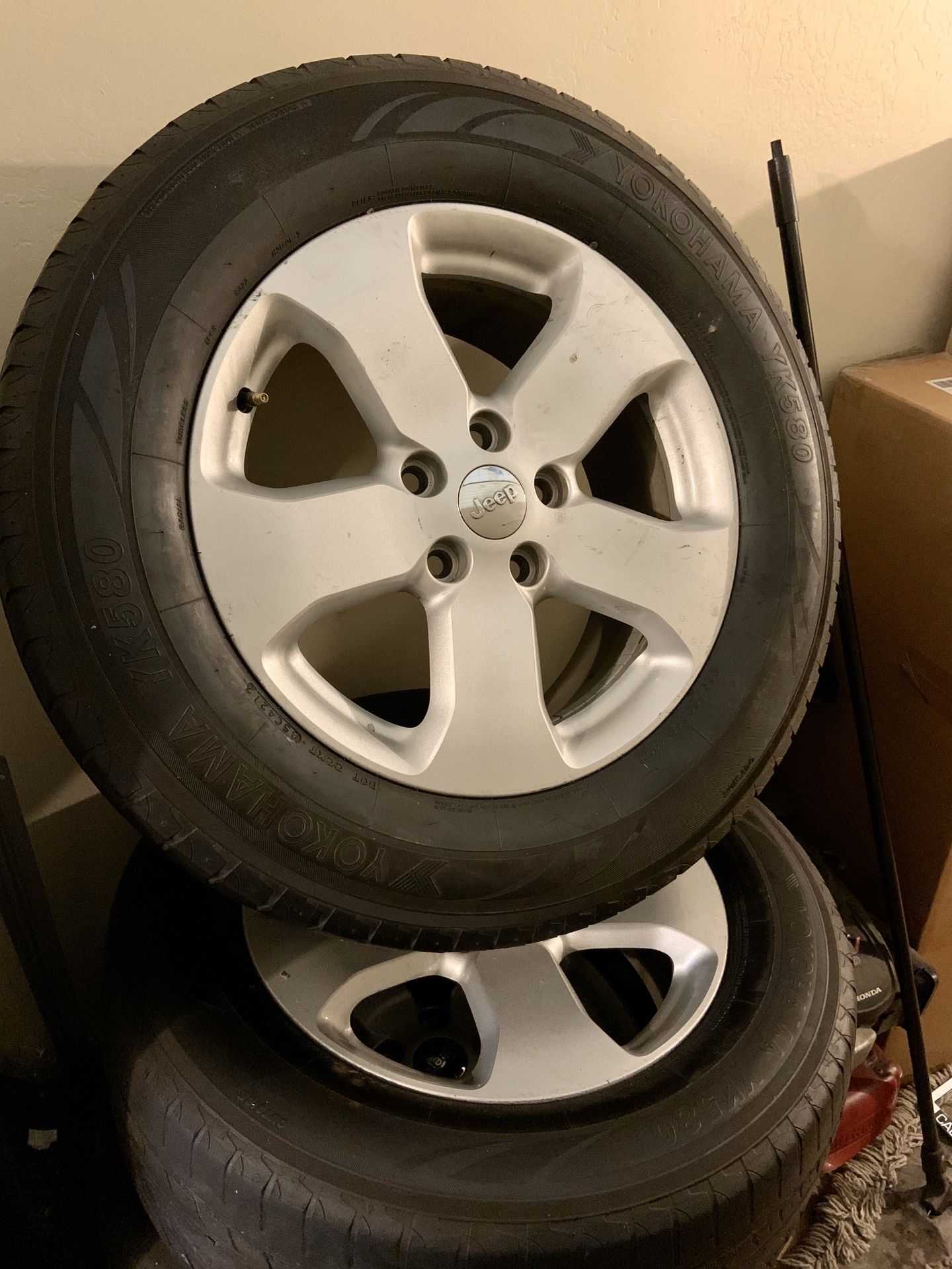 Set of rims and wheels for a jeep Cherokee 265/60R18