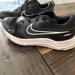 Boy Nike Shoes Size 4