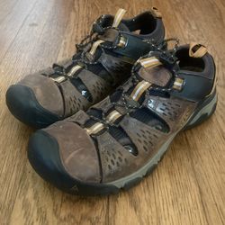 KEEN HIKING SHOES