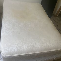 USED MATTRESS AND BOX SPRING 