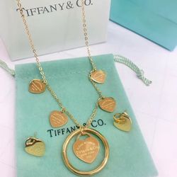Necklace and earring jewelry set with box