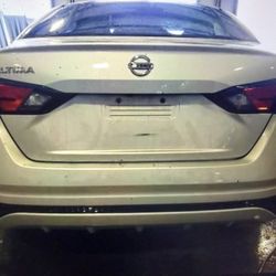 2019 Nissan Altima Parts bumper Trunk Taillight 