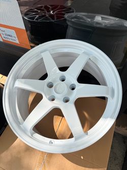 Aros en color blanco ramal o 18 pulgadas. Financiamiento disponible apartir de 50$