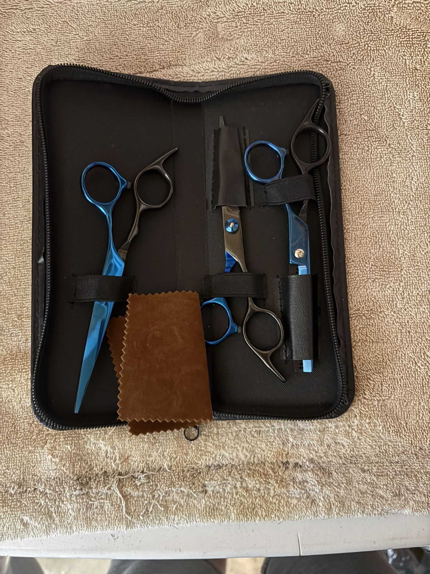Black And Blue Barb Shears