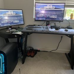 Desktop / 2 monitors / Controller / Desk