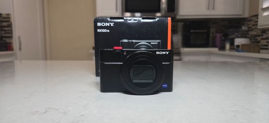 Sony RX100 VII (RX100M7) + Easy Hood Case – Excellent Condition – $1,150