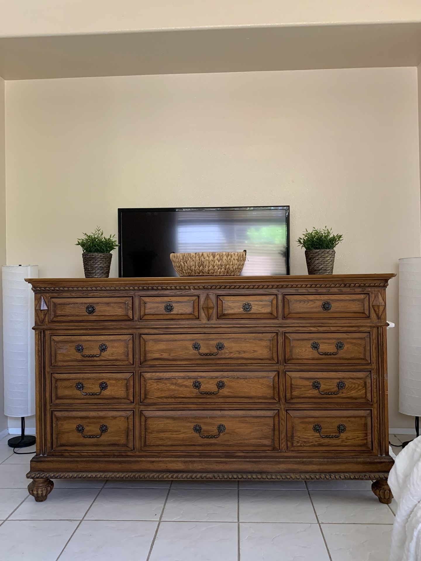 DRESSER
