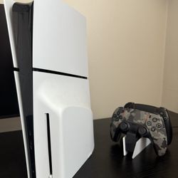 Ps5 Slim w controllers & Accessories 