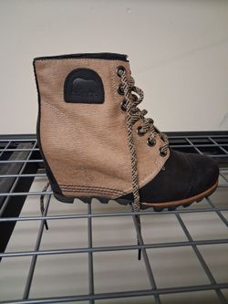 Ladies Sz 8 SOREL boots