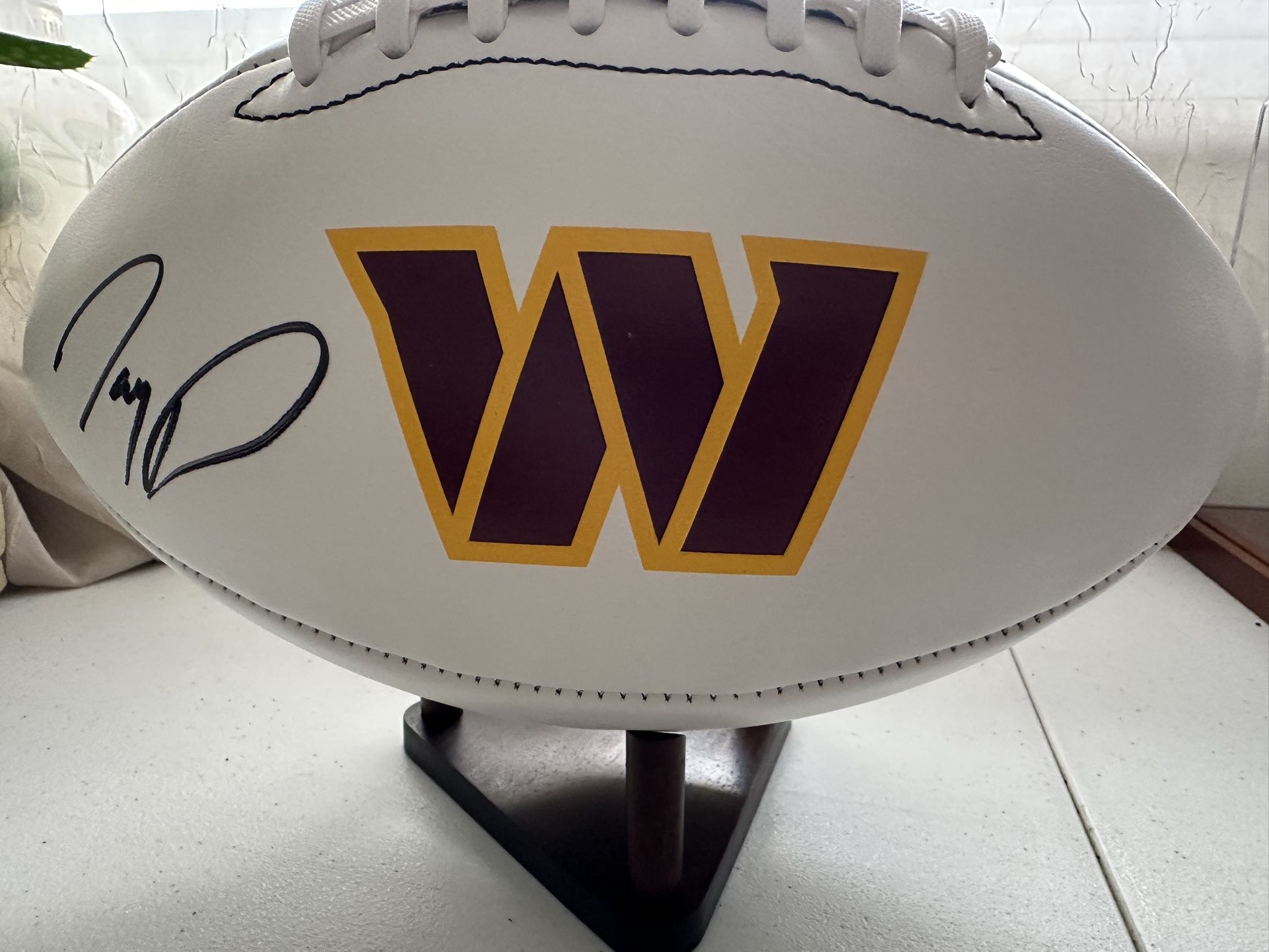 JAYDEN DANIELS SIGNED WASHINGTON COMMANDERS AUTOGRAPHED FOOTBALL W/COA - 779