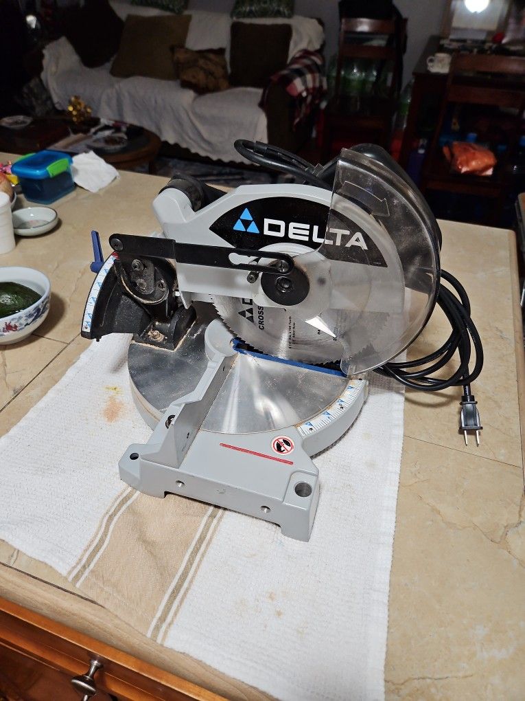 Cross Cutting Angle Saw