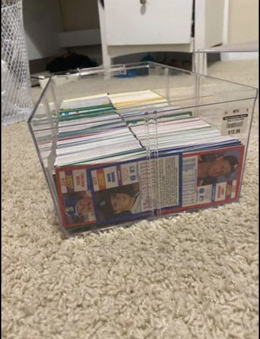 Lot of baseball cards