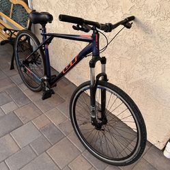 GT mountain bike hybrid road bike city bike 26 inch wheels missing brakes.