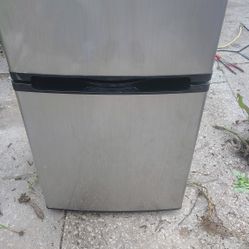 Insignia Mini Fridge 