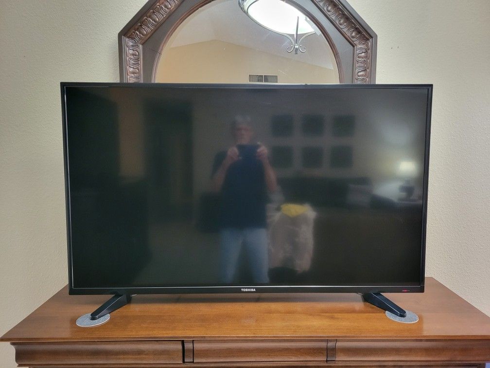 Toshiba 55in. Tv ( Not Smart) / Sony Blu-ray Disc Player