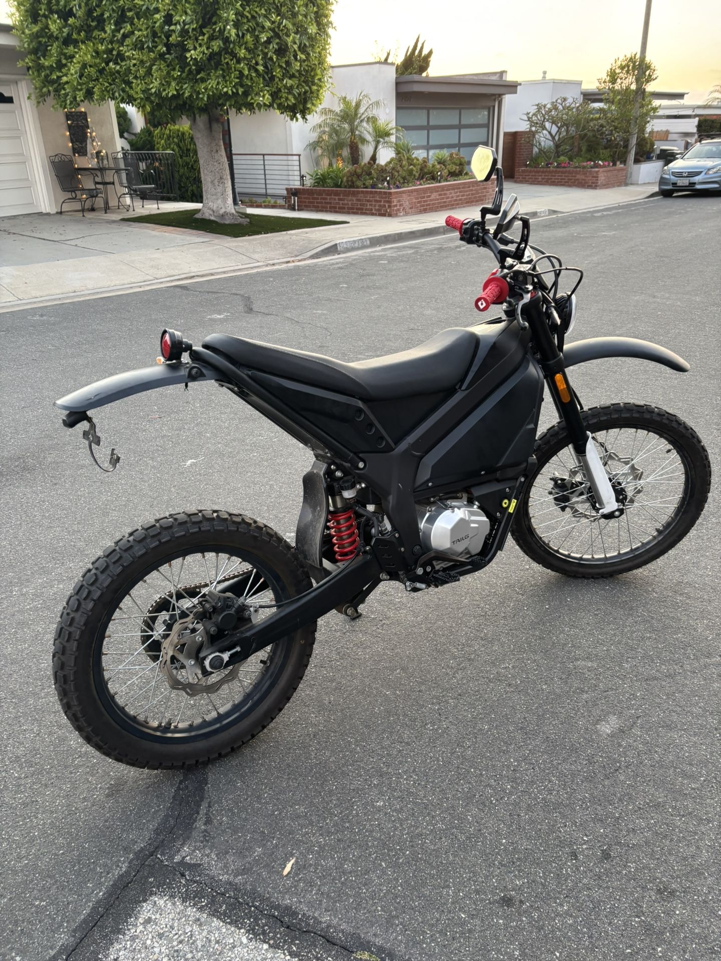 Surron with clutch and gear shifter
