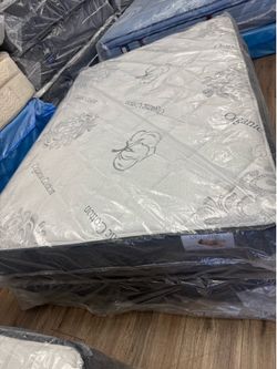 Full size mattress and boxspring