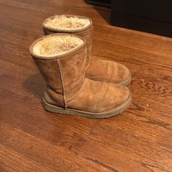 Ugg Women’s Classic Short Boot 