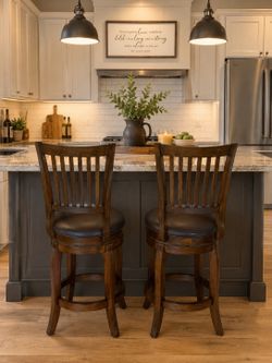 💗Set of 2 Swivel Bar Stools – Excellent Condition 💗